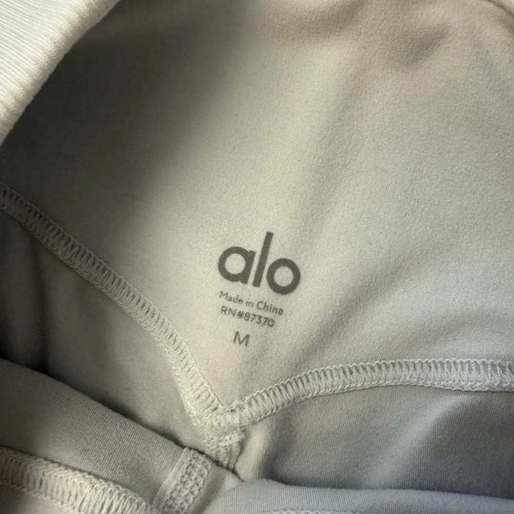 ALO Yoga photo model